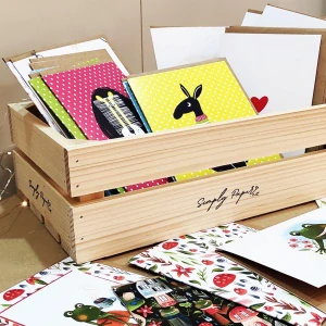 DŘEVĚNÁ BEDÝNKA pro prodej a prezentaci blahopřání