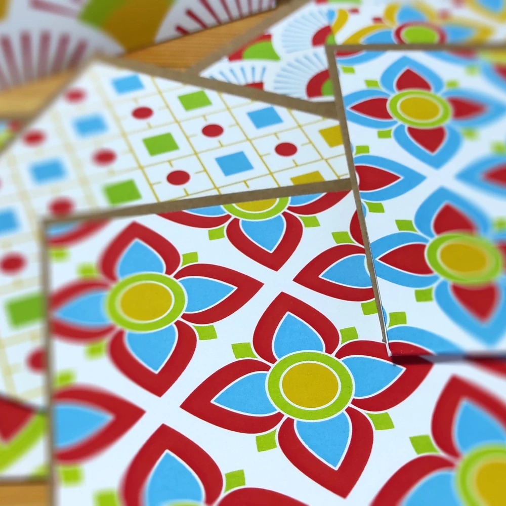 20199  Hola! Červené květy na bílé