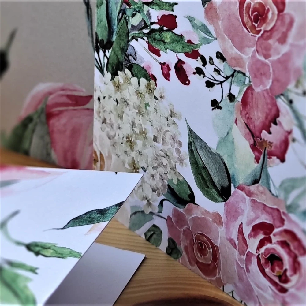 20084  PŘÁNÍ S OBÁLKOU  - Shabby romantic - Růže na bílé